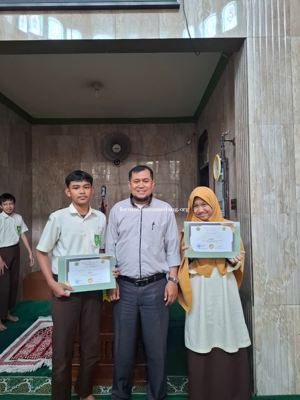 MTsS Persis Sumedang Beri Apresiasi Dua Siswa Terbaik Mutaba’ah Yaumiyyah