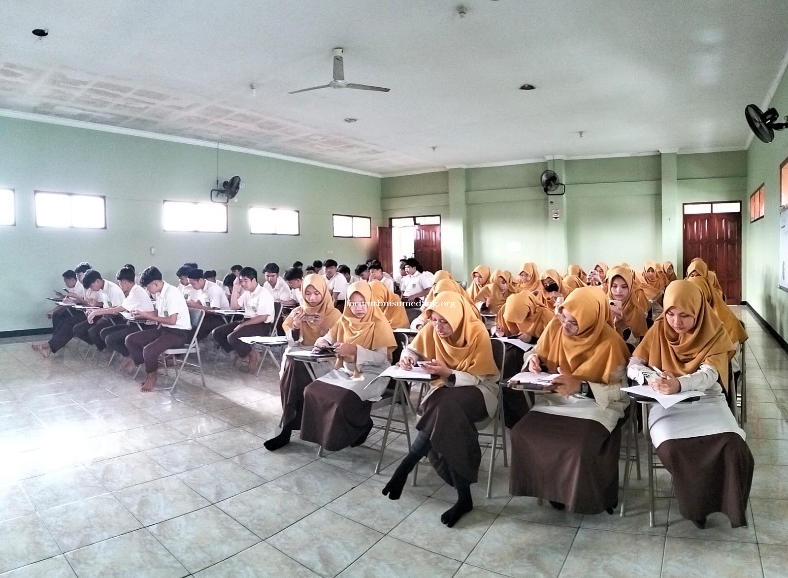 Sebanyak 66 Siswa MTsS Persis Sumedang Ikuti Simulasi Try Out Berbasis Android