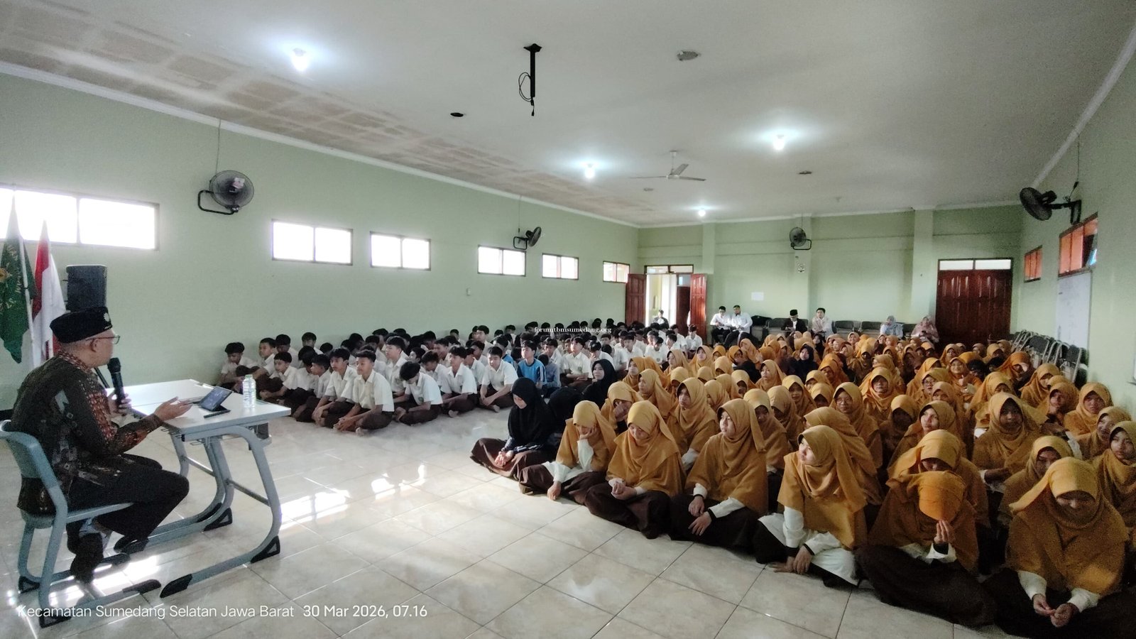 KBM Diawali dengan Silaturahmi, Kepala MTsS Persis Sumedang: Tekankan Penguatan Kebersamaan Pasca Id