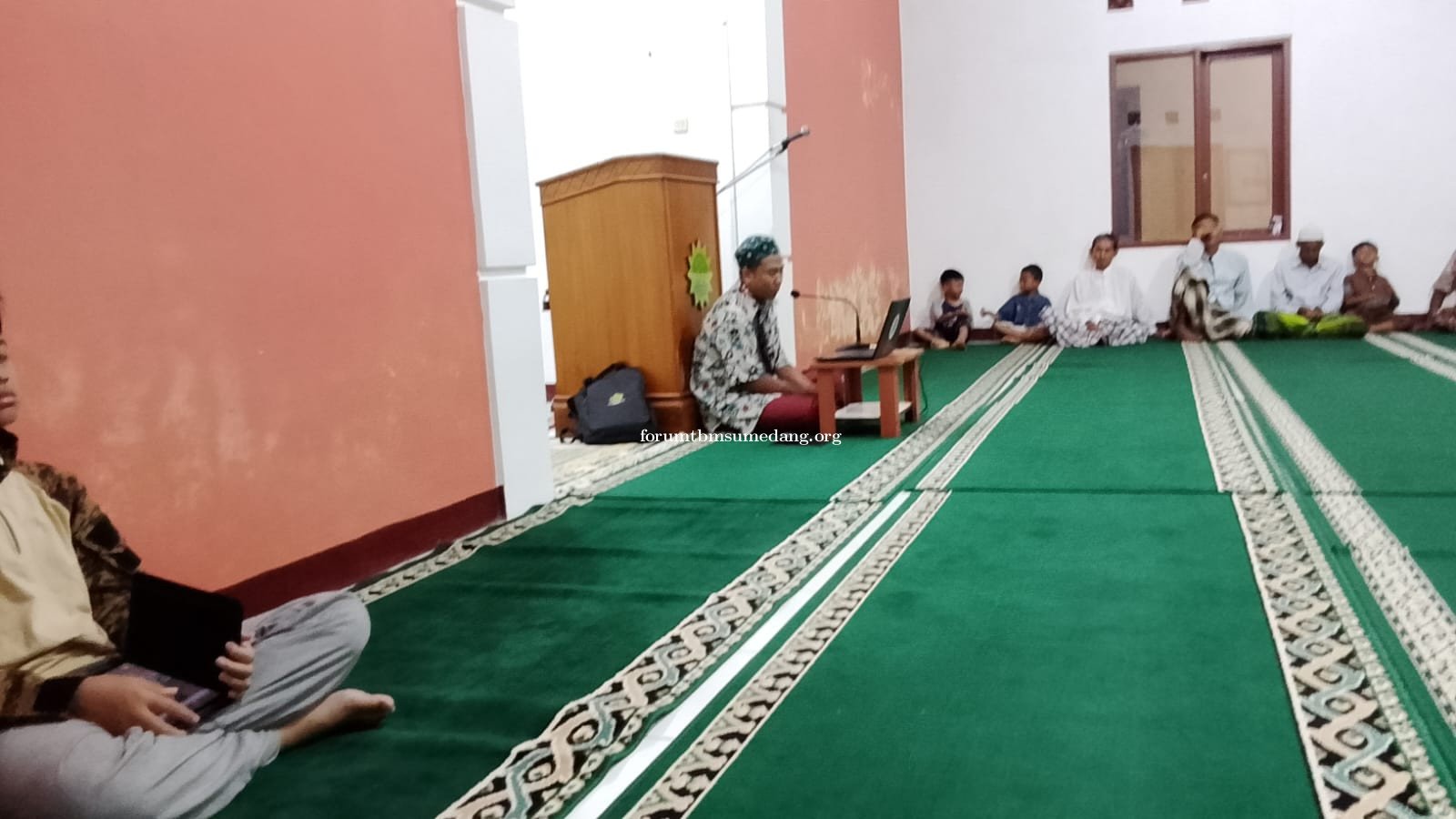 Kajian Rutin Bahas Kaifiyat Shalat Fardhu di Masjid Al-Furqon Ciater