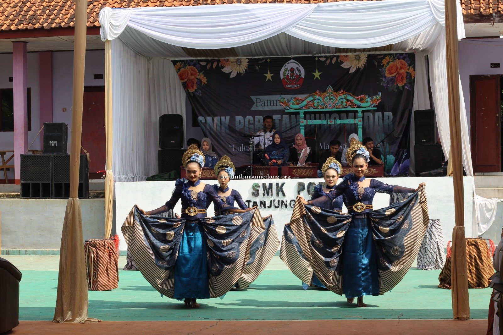 SMK PGRI Tanjungmedar Gelar Paturay Tineung Kelas XII, Penuh Nuansa Budaya dan Kreativitas