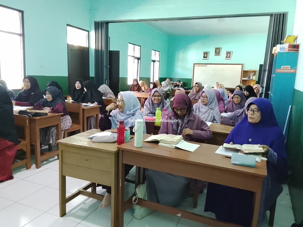 Pendidikan Anggota Persistri Bahas Manajemen Keuangan Rumah Tangga dan Bahaya Riba