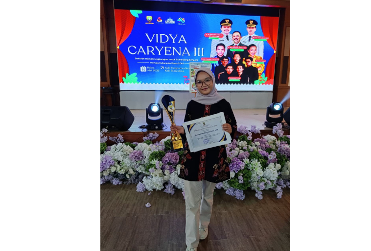 Wakili Forum TBM Sumedang, Rida Fatimah Zakiyatul Huda Raih Anugerah Vidya Caryena 3